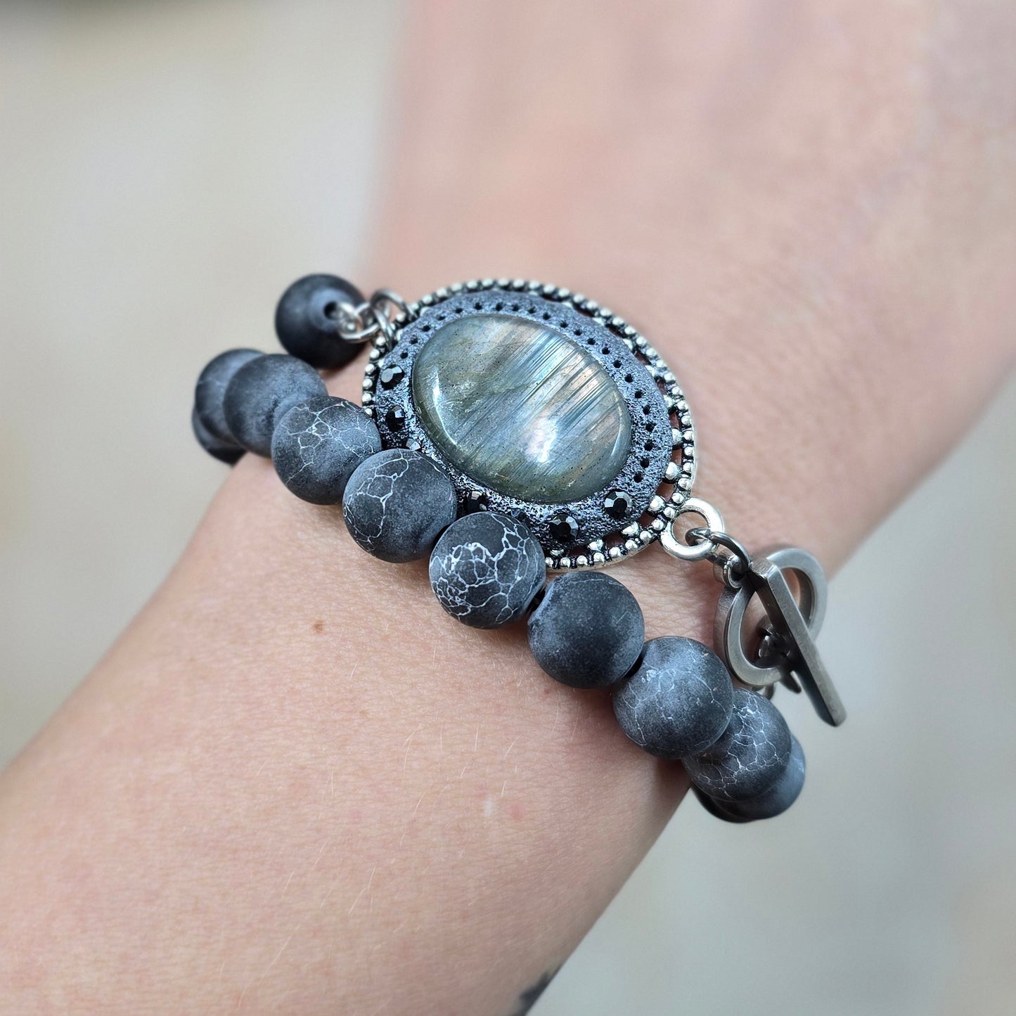 Labradorito ir juodo marmuro apyrankė