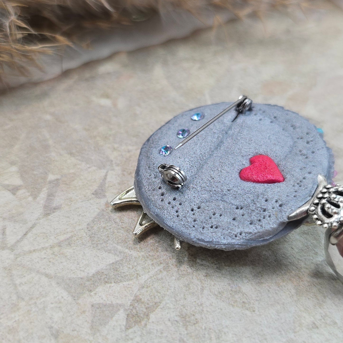 Spalvinga pilka sagė su fėja ir širdele