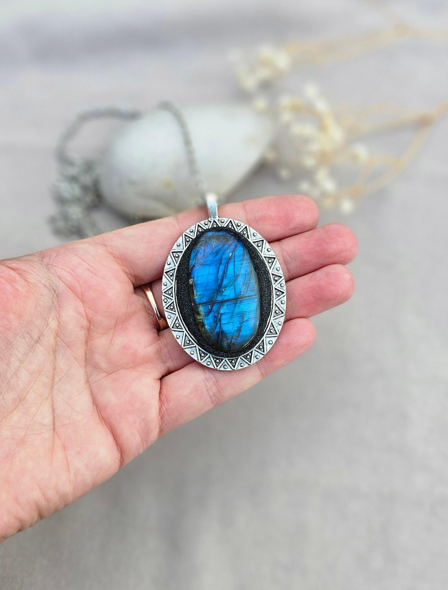 Labradorite Pendant, Handcrafted Necklace, Mystical Jewelry, Astrology Accessory, Protection Amulet, Spiritual Necklace, Gemstone Jewelry, Unique Labradorite, Healing Crystals, Artisan Pendant, Custom Jewelry, Gift for Her, Magic Stone Necklace.