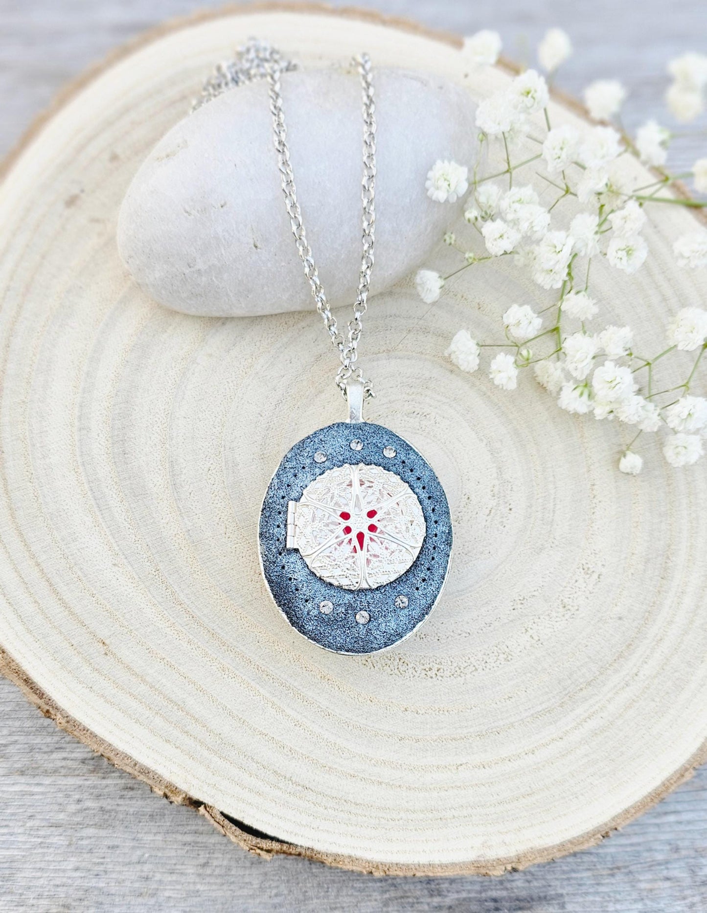 Pendant locket with amber, handmade flowers from polymer clay. On the other side, there is a locket with a heart that opens, inside which you can put a photo or a scent. A great gift for a loved one, or for yourself as a protective amulet.
