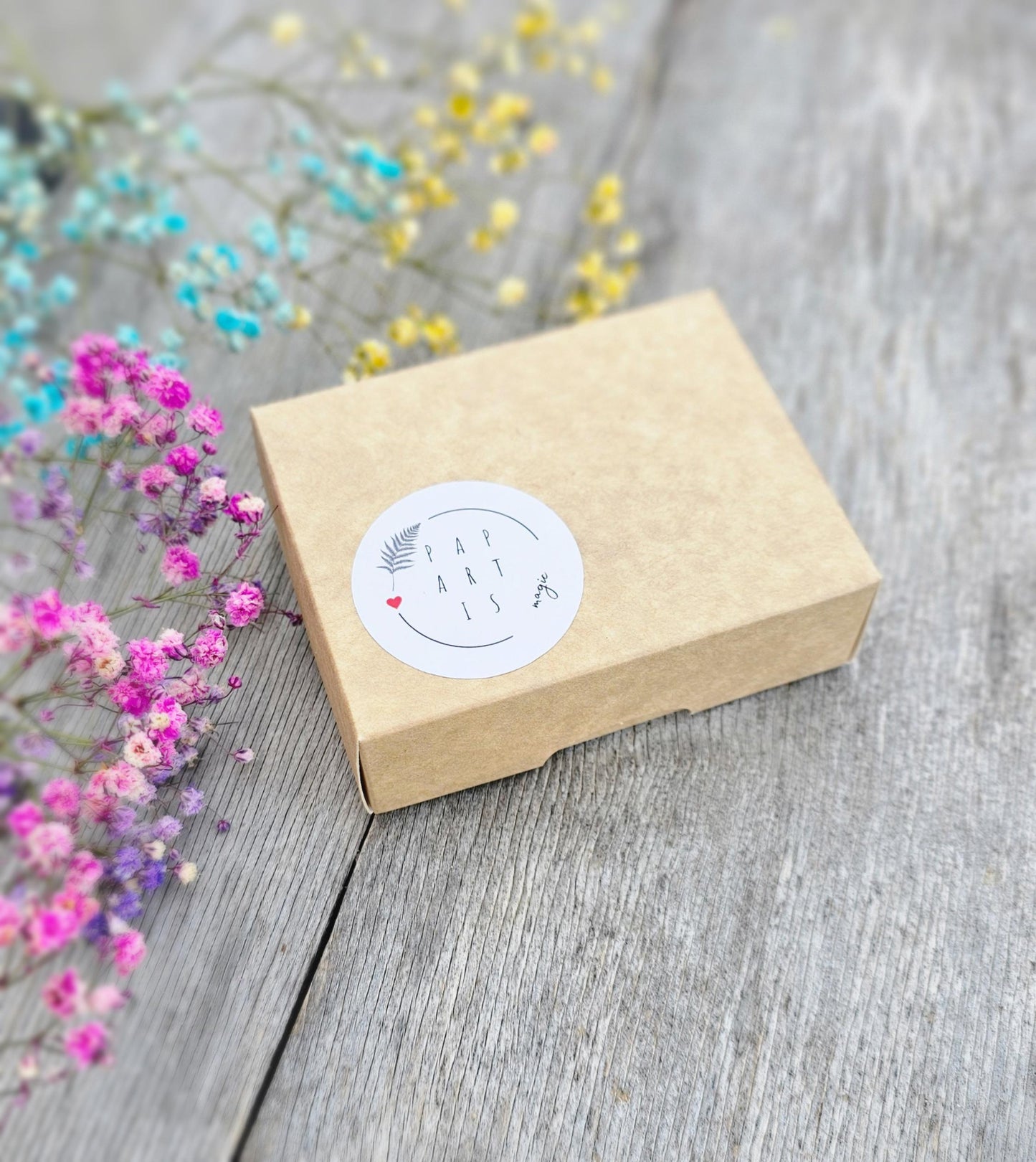Pendant locket with amber, handmade flowers from polymer clay. On the other side, there is a locket with a heart that opens, inside which you can put a photo or a scent. A great gift for a loved one, or for yourself as a protective amulet.