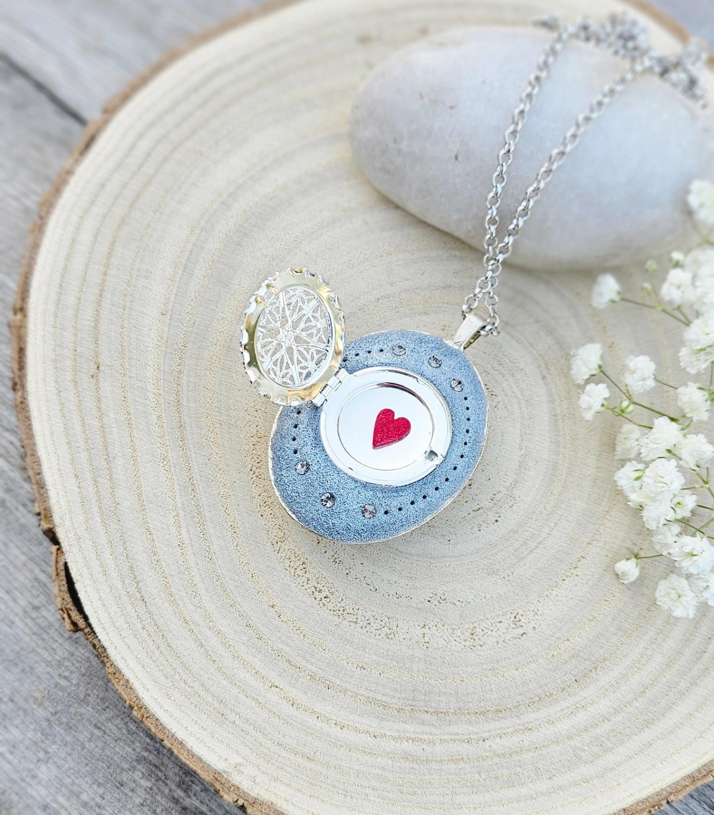 Pendant locket with amber, handmade flowers from polymer clay. On the other side, there is a locket with a heart that opens, inside which you can put a photo or a scent. A great gift for a loved one, or for yourself as a protective amulet.