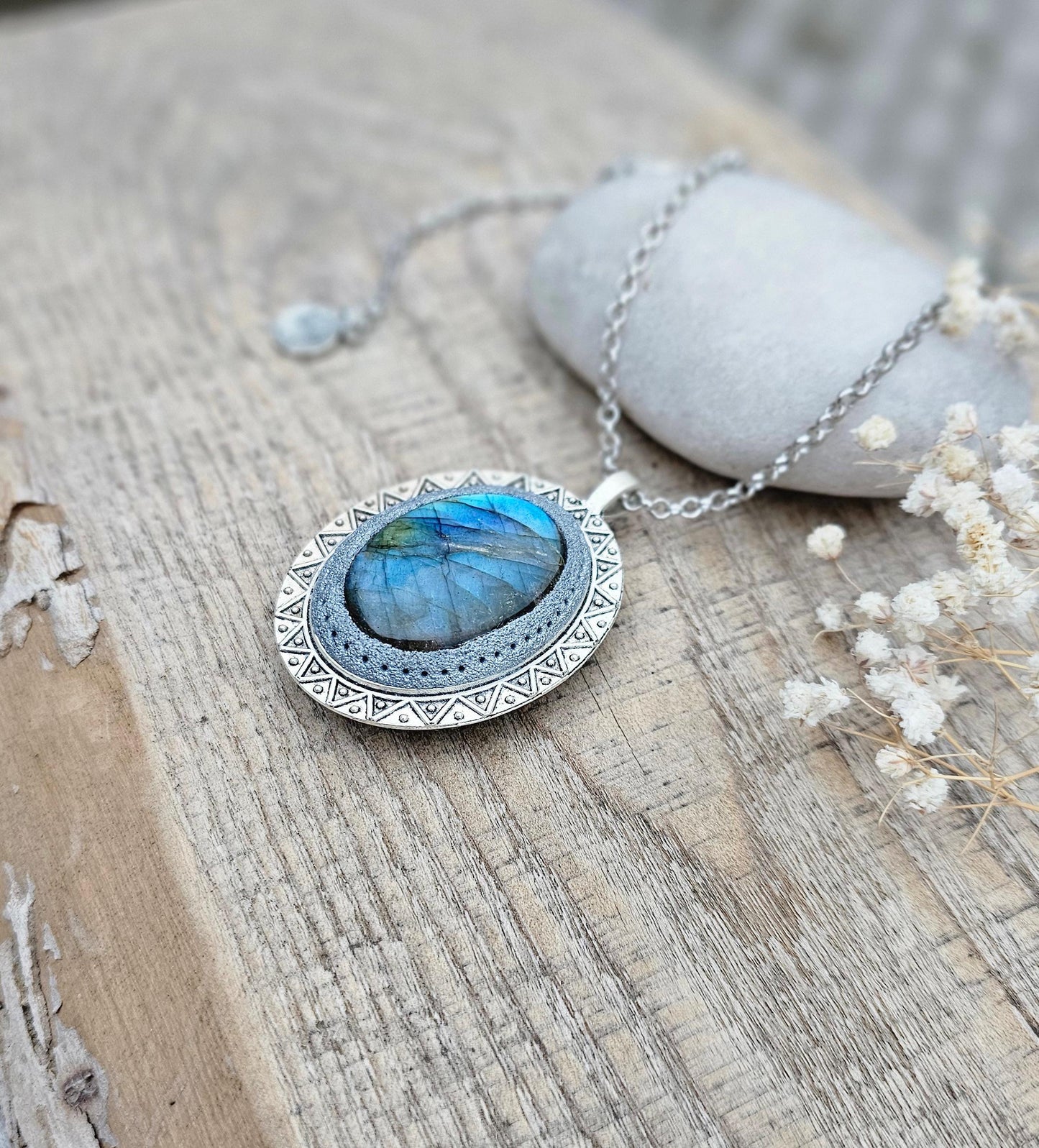 Labradorite Pendant, Handcrafted Necklace, Mystical Jewelry, Astrology Accessory, Protection Amulet, Spiritual Necklace, Gemstone Jewelry, Unique Labradorite, Healing Crystals, Artisan Pendant, Custom Jewelry, Gift for Her, Magic Stone Necklace.