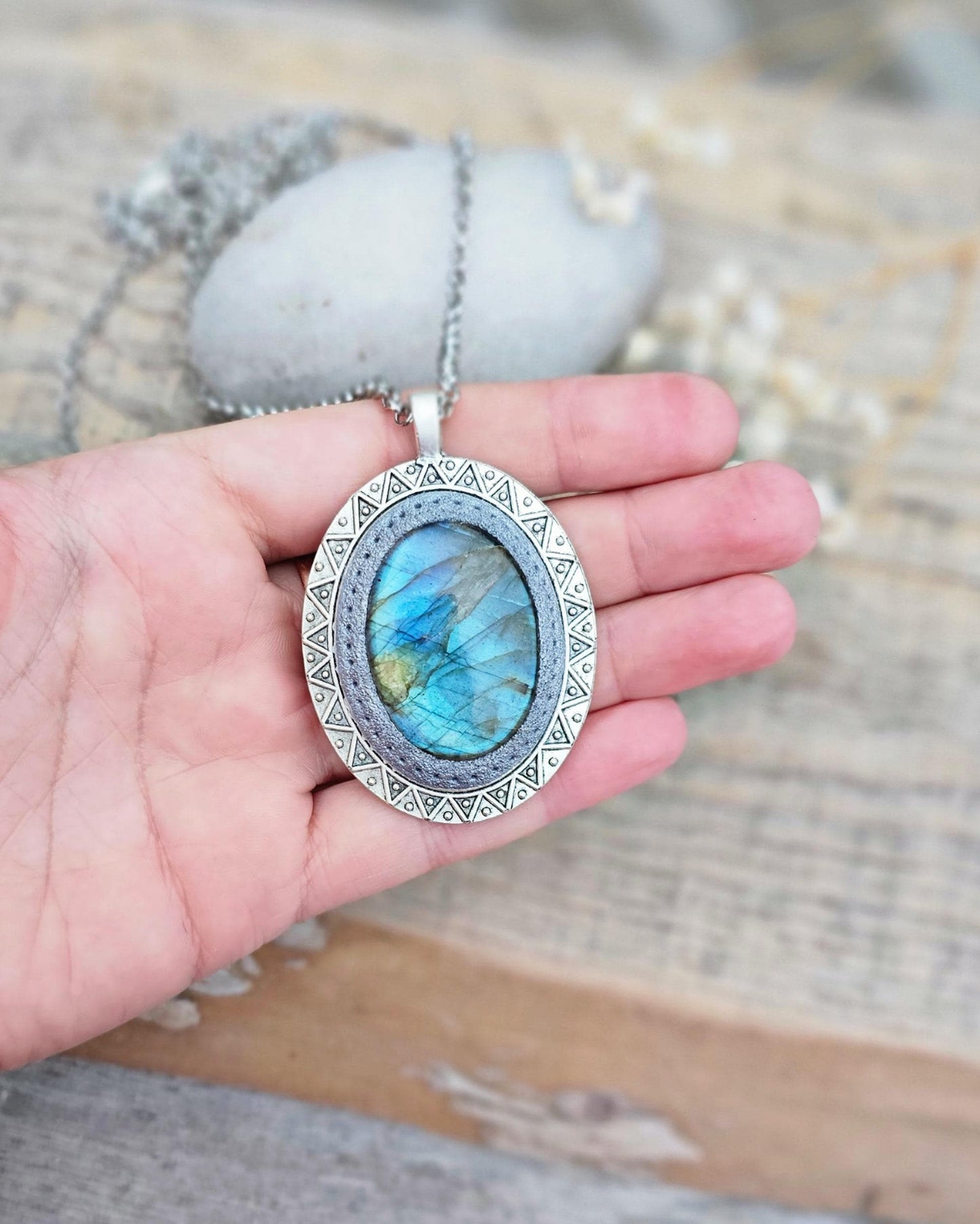 Labradorite Pendant, Handcrafted Necklace, Mystical Jewelry, Astrology Accessory, Protection Amulet, Spiritual Necklace, Gemstone Jewelry, Unique Labradorite, Healing Crystals, Artisan Pendant, Custom Jewelry, Gift for Her, Magic Stone Necklace.