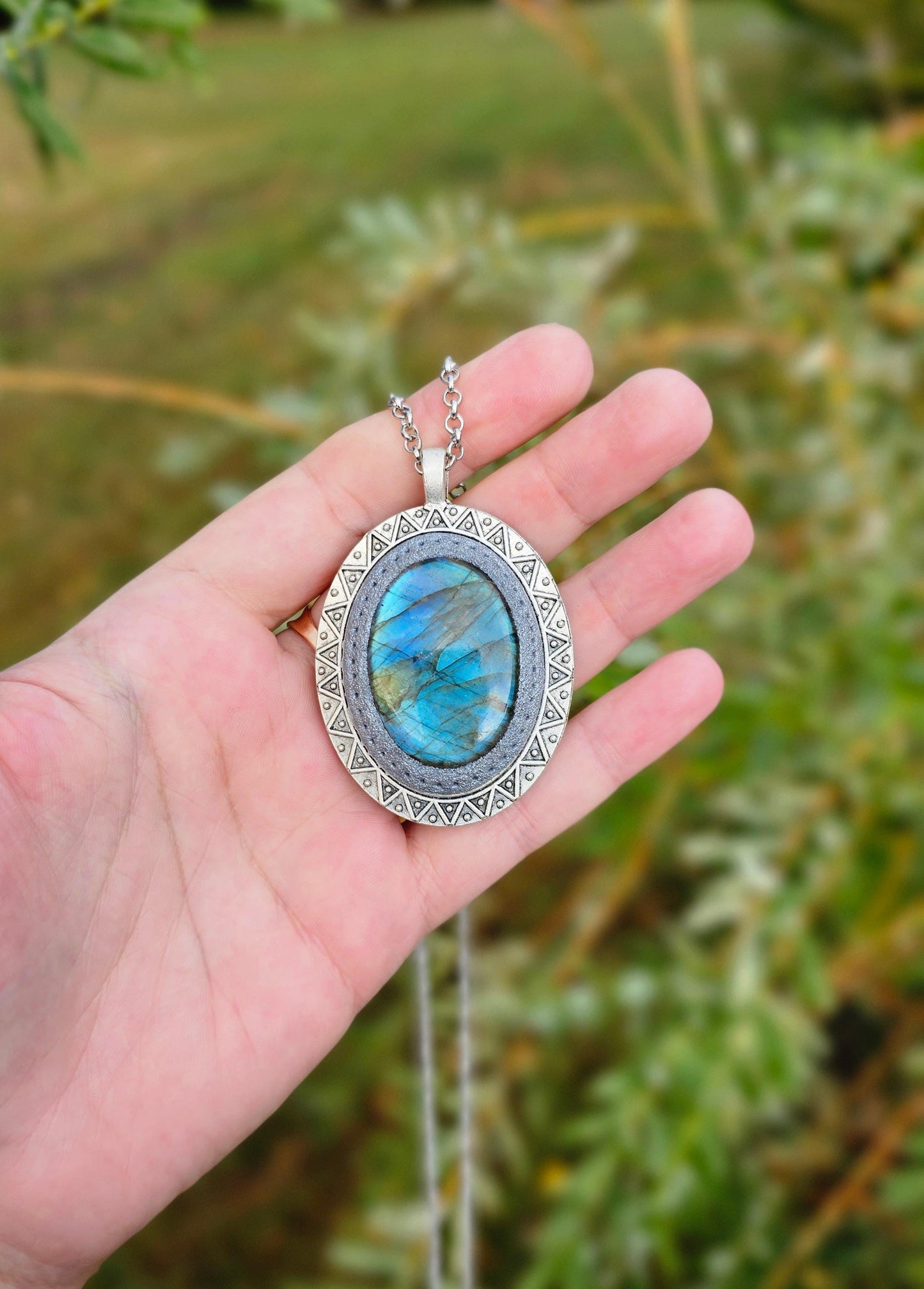 Labradorite Pendant, Handcrafted Necklace, Mystical Jewelry, Astrology Accessory, Protection Amulet, Spiritual Necklace, Gemstone Jewelry, Unique Labradorite, Healing Crystals, Artisan Pendant, Custom Jewelry, Gift for Her, Magic Stone Necklace.