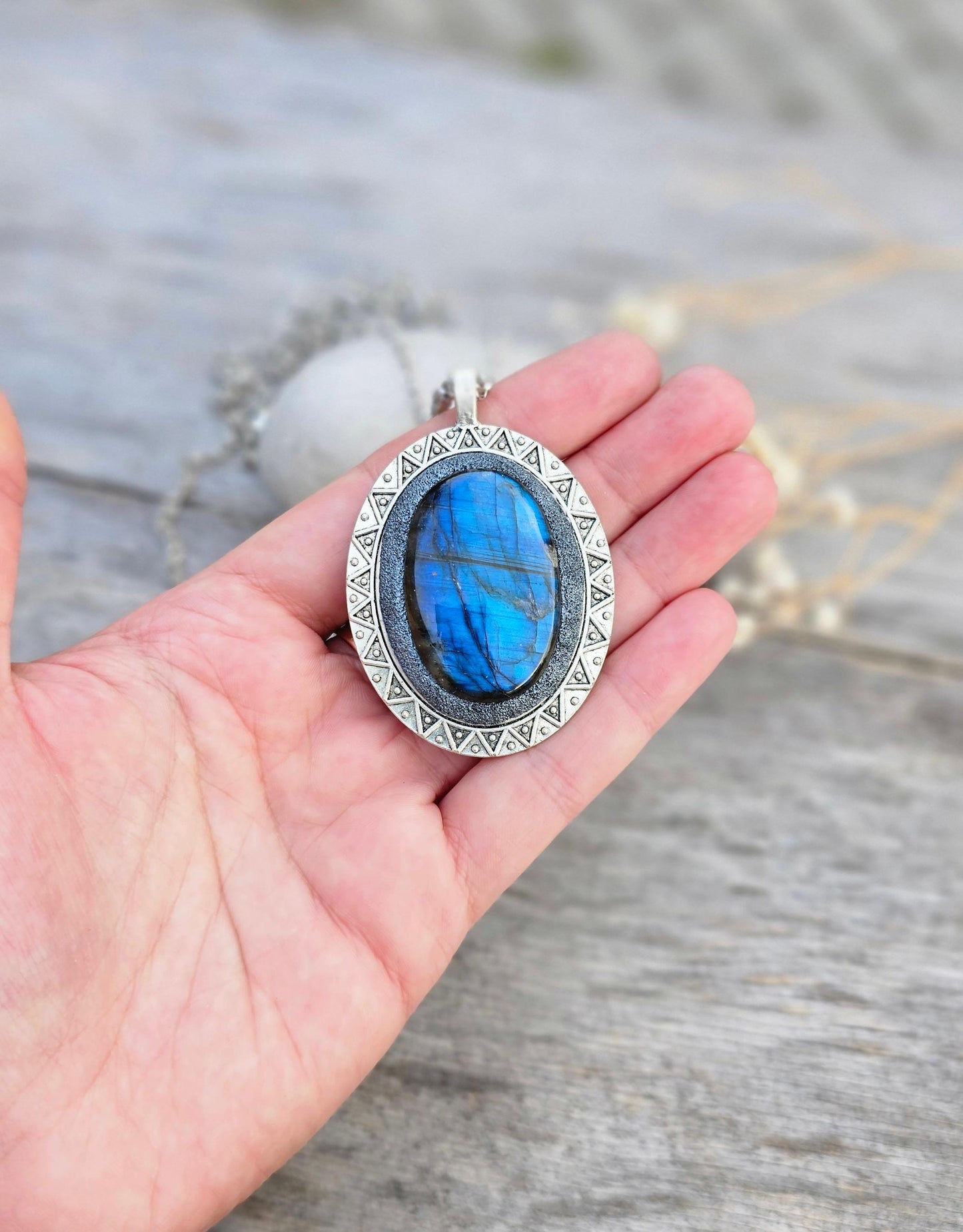 Labradorite Pendant, Handcrafted Necklace, Mystical Jewelry, Astrology Accessory, Protection Amulet, Spiritual Necklace, Gemstone Jewelry, Unique Labradorite, Healing Crystals, Artisan Pendant, Custom Jewelry, Gift for Her, Magic Stone Necklace.