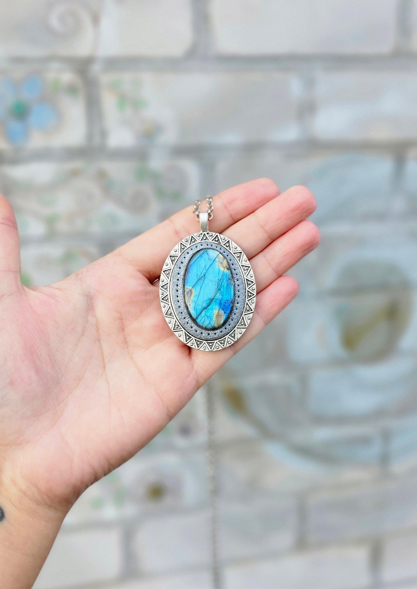 Labradorite Pendant, Handcrafted Necklace, Mystical Jewelry, Astrology Accessory, Protection Amulet, Spiritual Necklace, Gemstone Jewelry, Unique Labradorite, Healing Crystals, Artisan Pendant, Custom Jewelry, Gift for Her, Magic Stone Necklace.