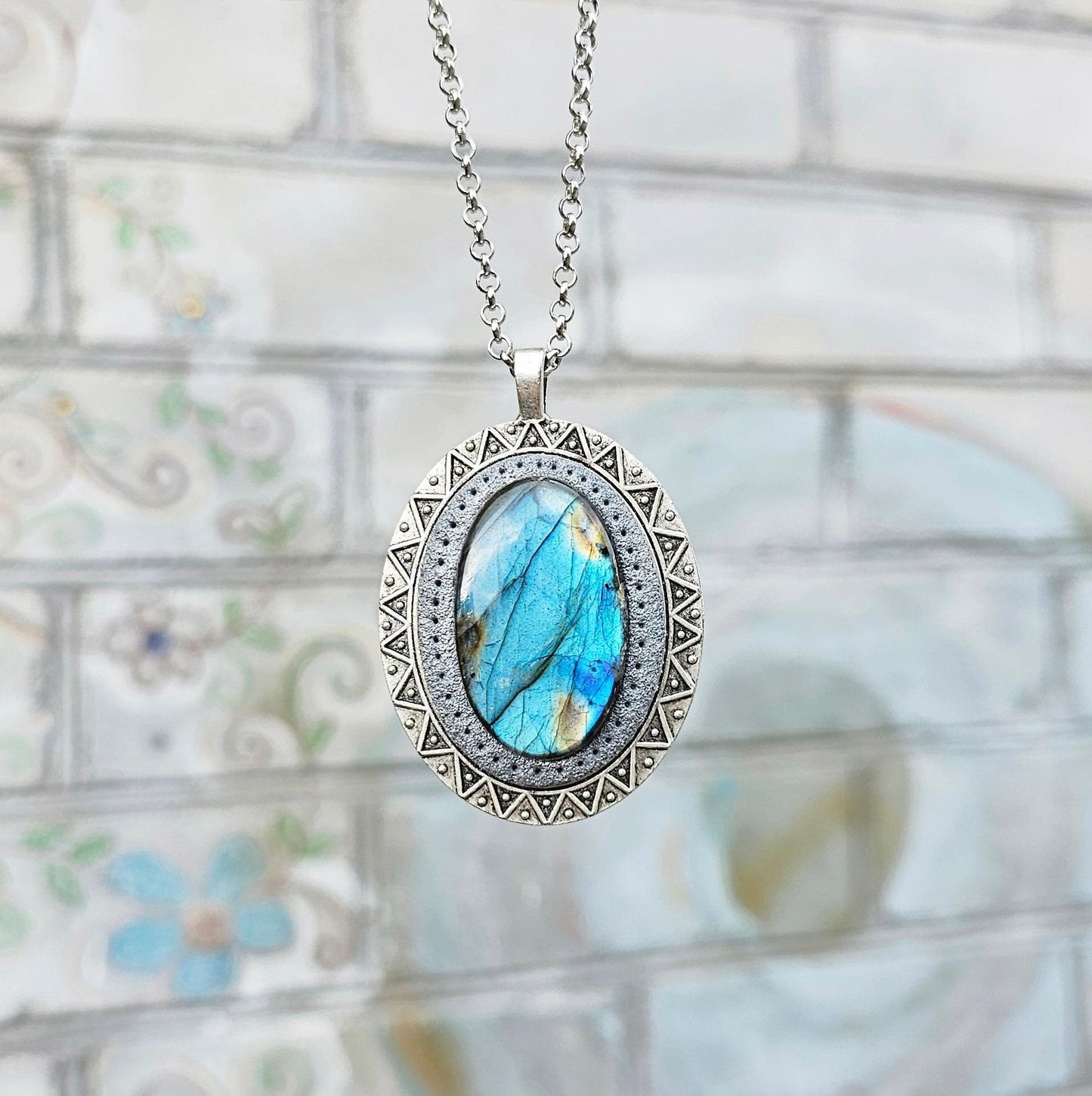 Labradorite Pendant, Handcrafted Necklace, Mystical Jewelry, Astrology Accessory, Protection Amulet, Spiritual Necklace, Gemstone Jewelry, Unique Labradorite, Healing Crystals, Artisan Pendant, Custom Jewelry, Gift for Her, Magic Stone Necklace.