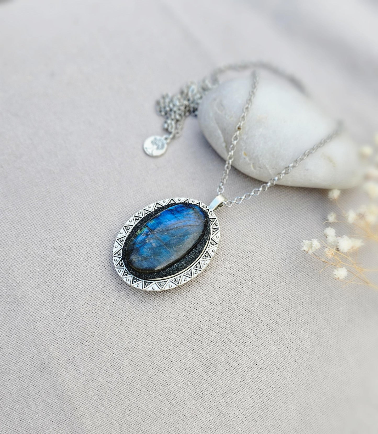 Labradorite Pendant, Handcrafted Necklace, Mystical Jewelry, Astrology Accessory, Protection Amulet, Spiritual Necklace, Gemstone Jewelry, Unique Labradorite, Healing Crystals, Artisan Pendant, Custom Jewelry, Gift for Her, Magic Stone Necklace.