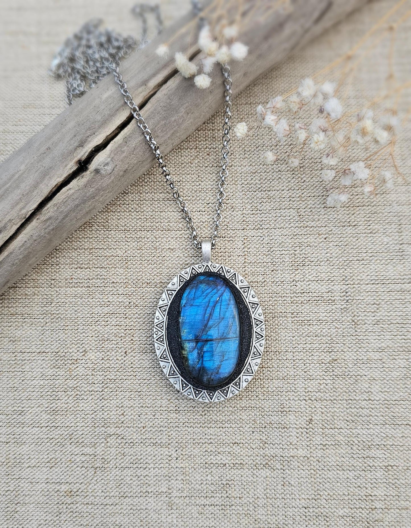 Labradorite Pendant, Handcrafted Necklace, Mystical Jewelry, Astrology Accessory, Protection Amulet, Spiritual Necklace, Gemstone Jewelry, Unique Labradorite, Healing Crystals, Artisan Pendant, Custom Jewelry, Gift for Her, Magic Stone Necklace.