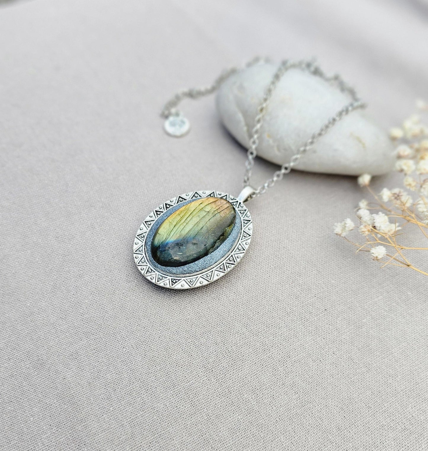 Labradorite Pendant, Handcrafted Necklace, Mystical Jewelry, Astrology Accessory, Protection Amulet, Spiritual Necklace, Gemstone Jewelry, Unique Labradorite, Healing Crystals, Artisan Pendant, Custom Jewelry, Gift for Her, Magic Stone Necklace.