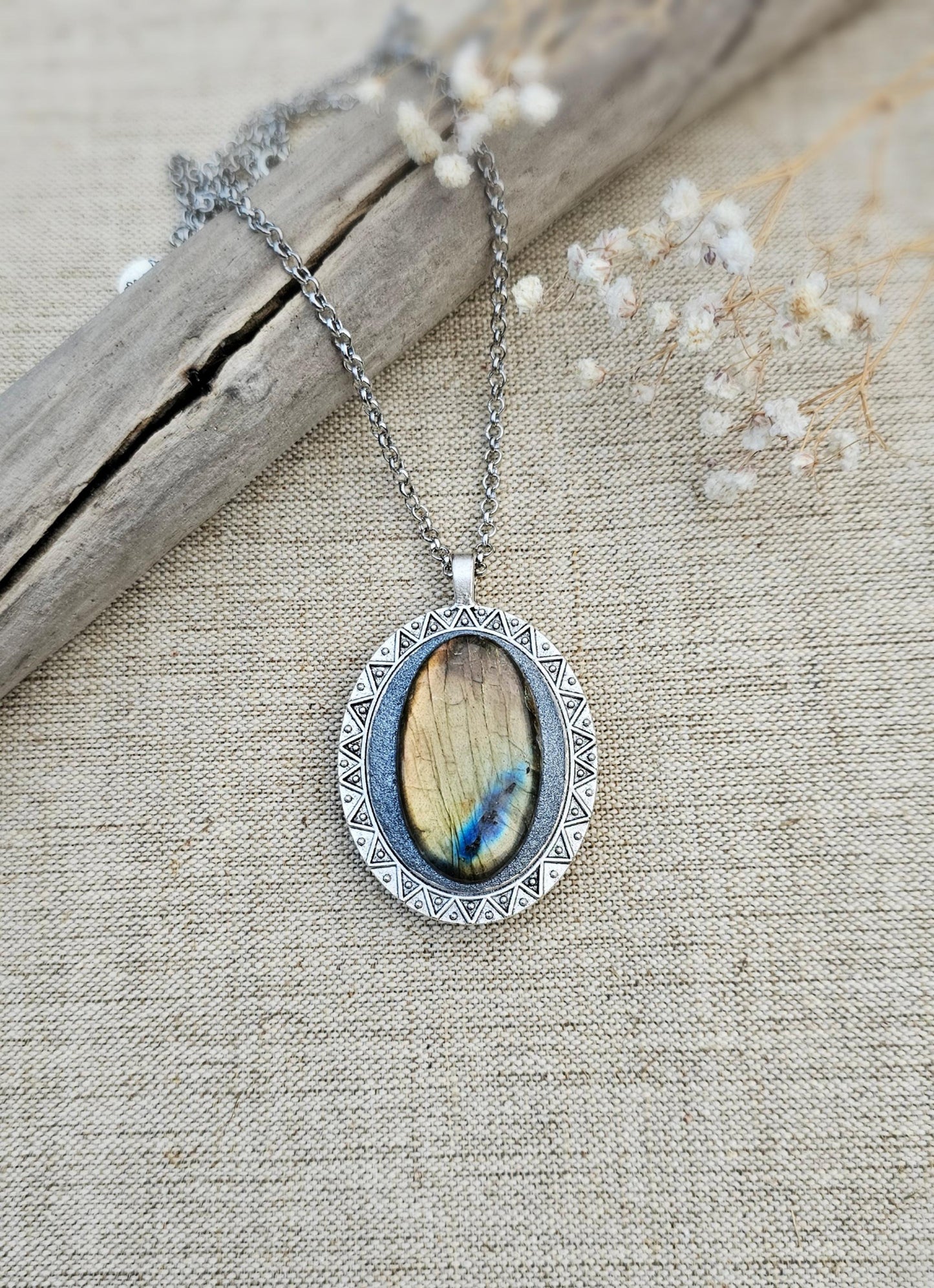 Labradorite Pendant, Handcrafted Necklace, Mystical Jewelry, Astrology Accessory, Protection Amulet, Spiritual Necklace, Gemstone Jewelry, Unique Labradorite, Healing Crystals, Artisan Pendant, Custom Jewelry, Gift for Her, Magic Stone Necklace.