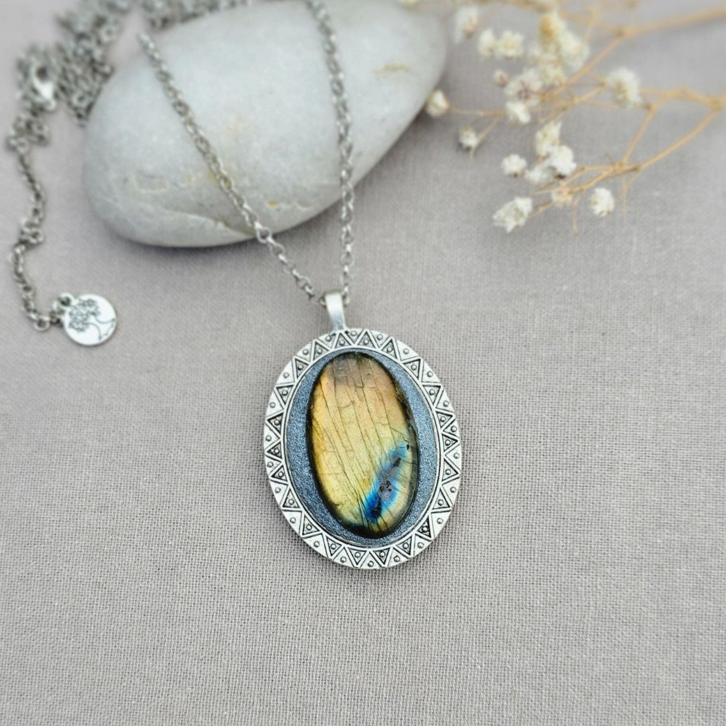 Labradorite Pendant, Handcrafted Necklace, Mystical Jewelry, Astrology Accessory, Protection Amulet, Spiritual Necklace, Gemstone Jewelry, Unique Labradorite, Healing Crystals, Artisan Pendant, Custom Jewelry, Gift for Her, Magic Stone Necklace.