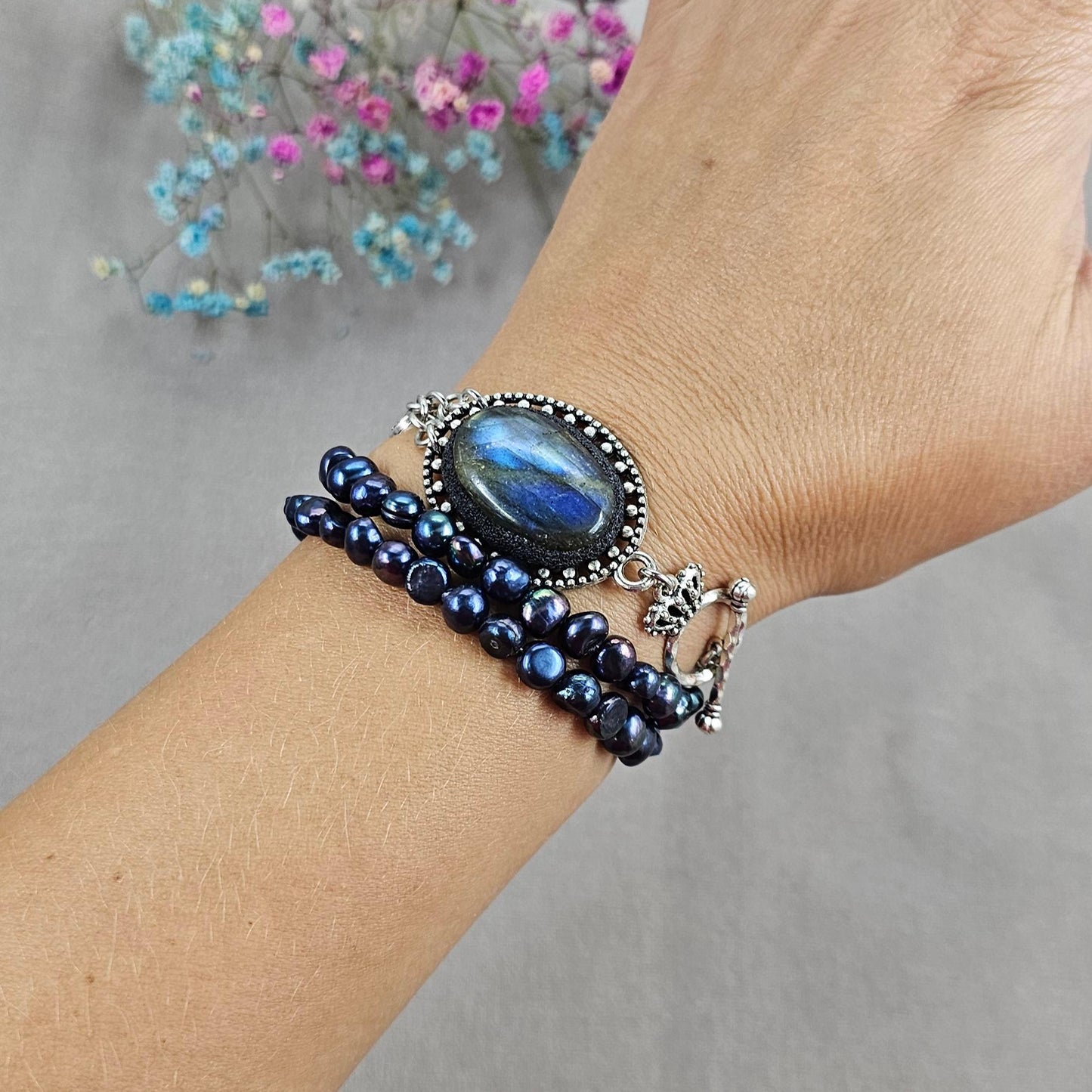 Handcrafted bracelet with labradorite and two rows of dark blue pearl beads