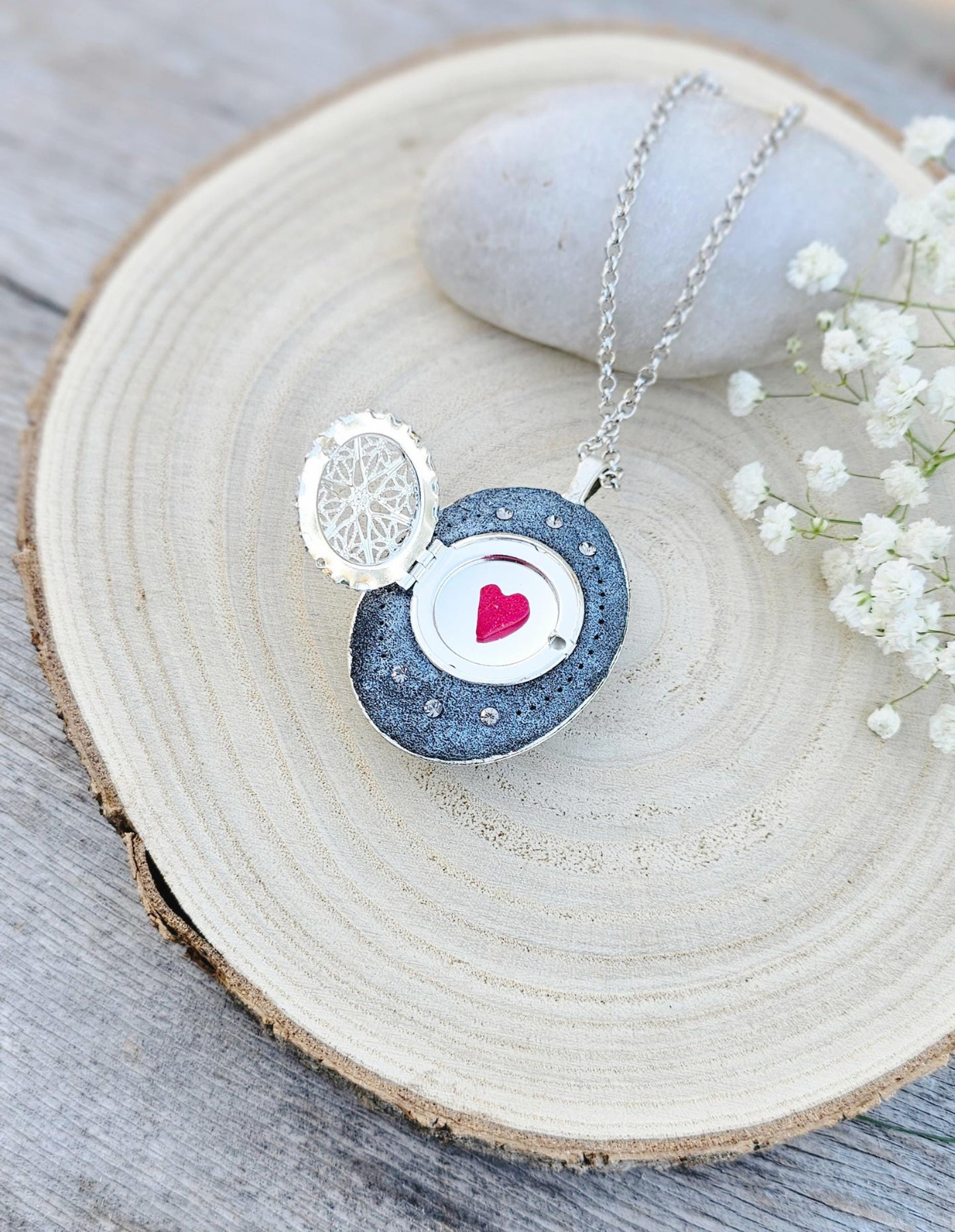 Pendant locket with amber, handmade flowers from polymer clay. On the other side, there is a locket with a heart that opens, inside which you can put a photo or a scent. A great gift for a loved one, or for yourself as a protective amulet.