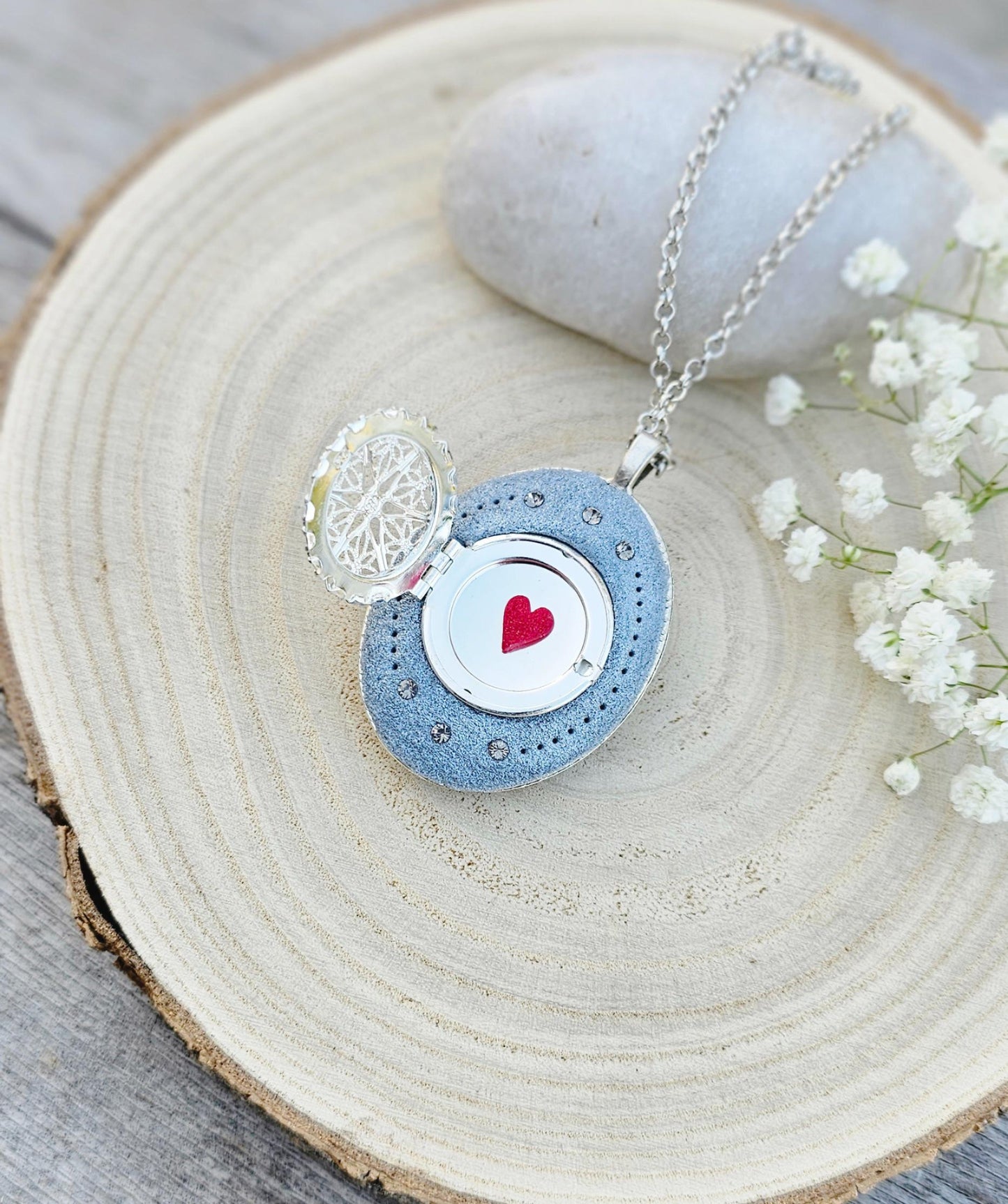Pendant locket with amber, handmade flowers from polymer clay. On the other side, there is a locket with a heart that opens, inside which you can put a photo or a scent. A great gift for a loved one, or for yourself as a protective amulet.