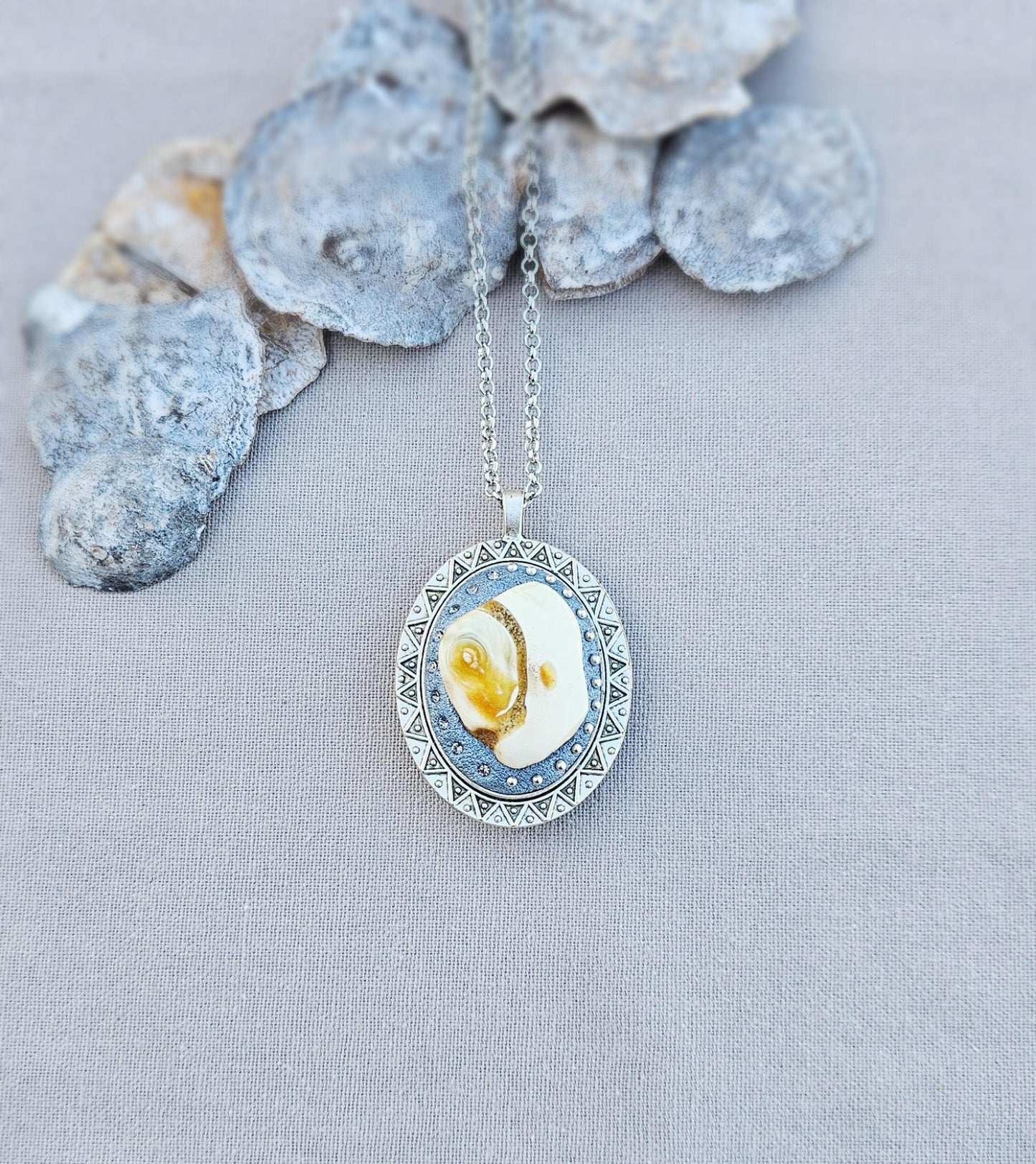 Pendant locket with amber, handmade flowers from polymer clay. On the other side, there is a locket with a heart that opens, inside which you can put a photo or a scent. A great gift for a loved one, or for yourself as a protective amulet.