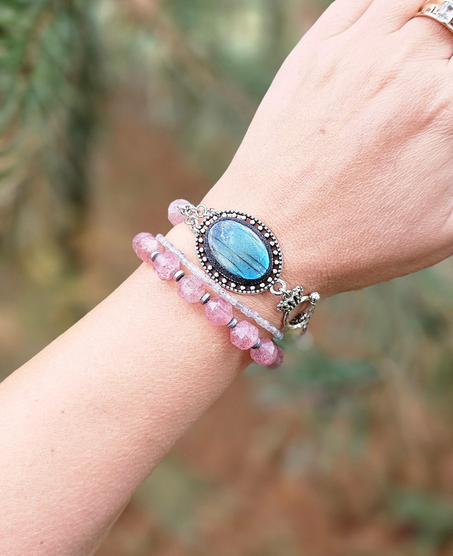 Handcrafted Labradorite and Strawberry Quartz Bracelet – Unique Wrap Design with a Blue Shimmering Centerpiece