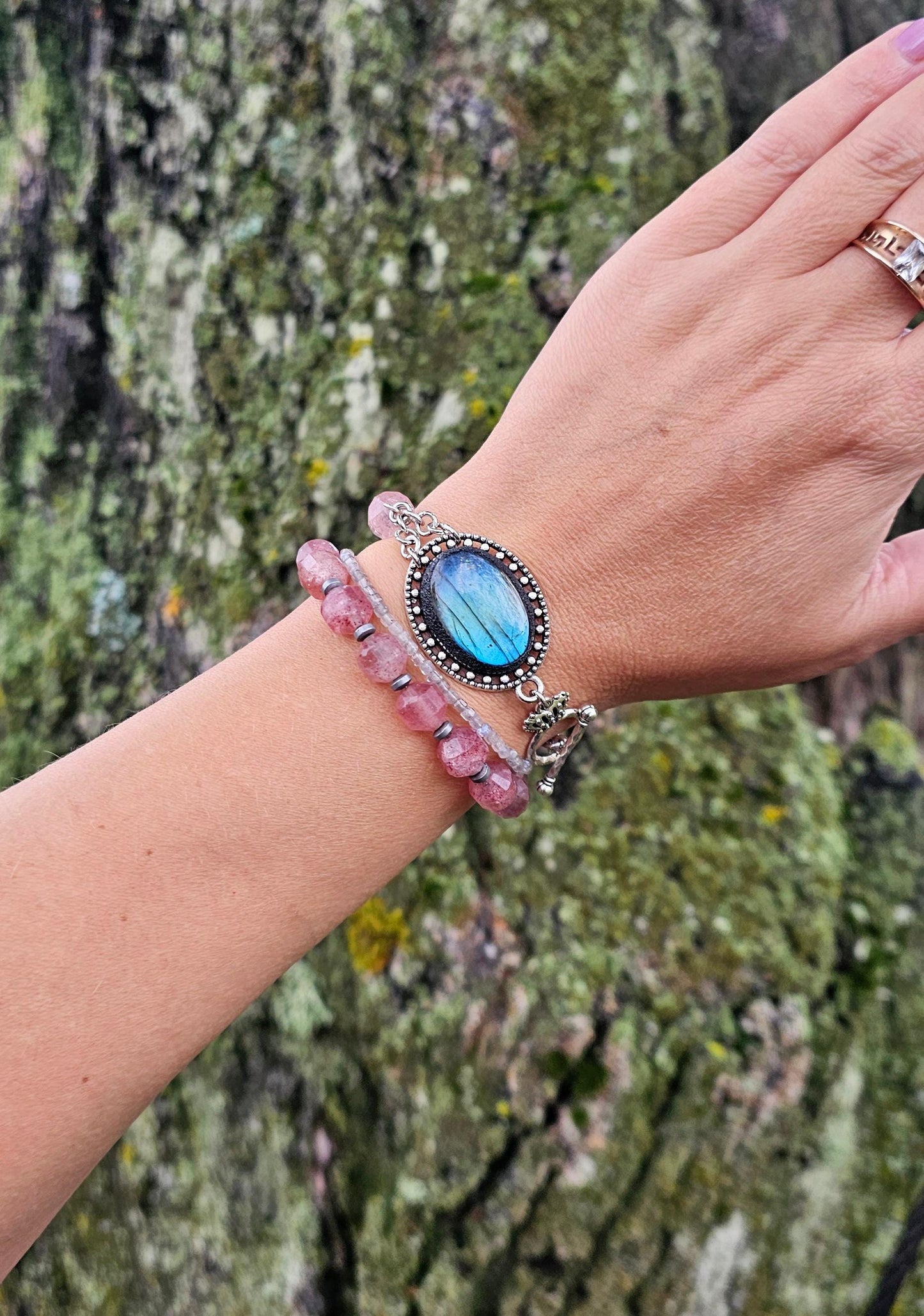 Handcrafted Labradorite and Strawberry Quartz Bracelet – Unique Wrap Design with a Blue Shimmering Centerpiece