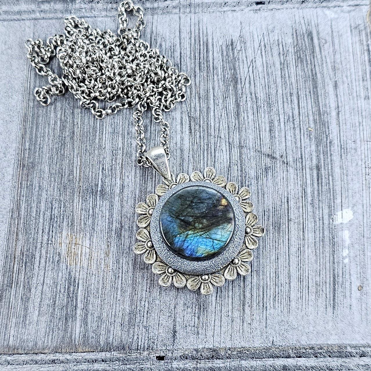 Labradorite pendant