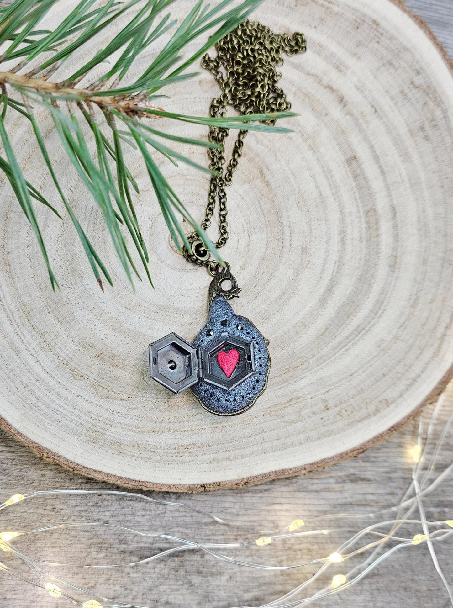 A magical pendant featuring a wizard’s hat, a stunning labradorite stone, and a hidden locket on the other side. Say “Abracadabra” and let your wishes come true!