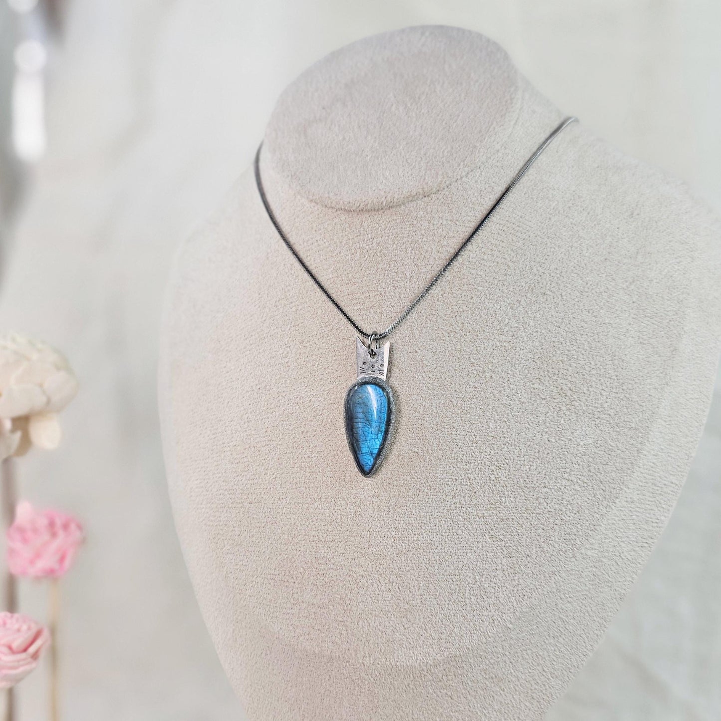 Cat pendant. For cats lover. Handmade labradorite pendant necklace with a short stainless steel chain. Features a unique polymer clay setting. One of a kind magical jewelry, perfect gift for her.