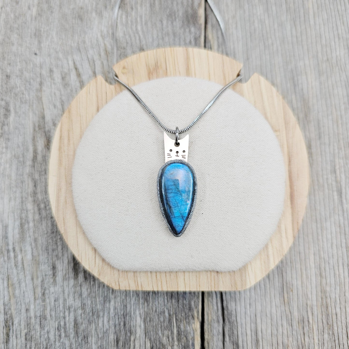 Cat pendant. For cats lover. Handmade labradorite pendant necklace with a short stainless steel chain. Features a unique polymer clay setting. One of a kind magical jewelry, perfect gift for her.