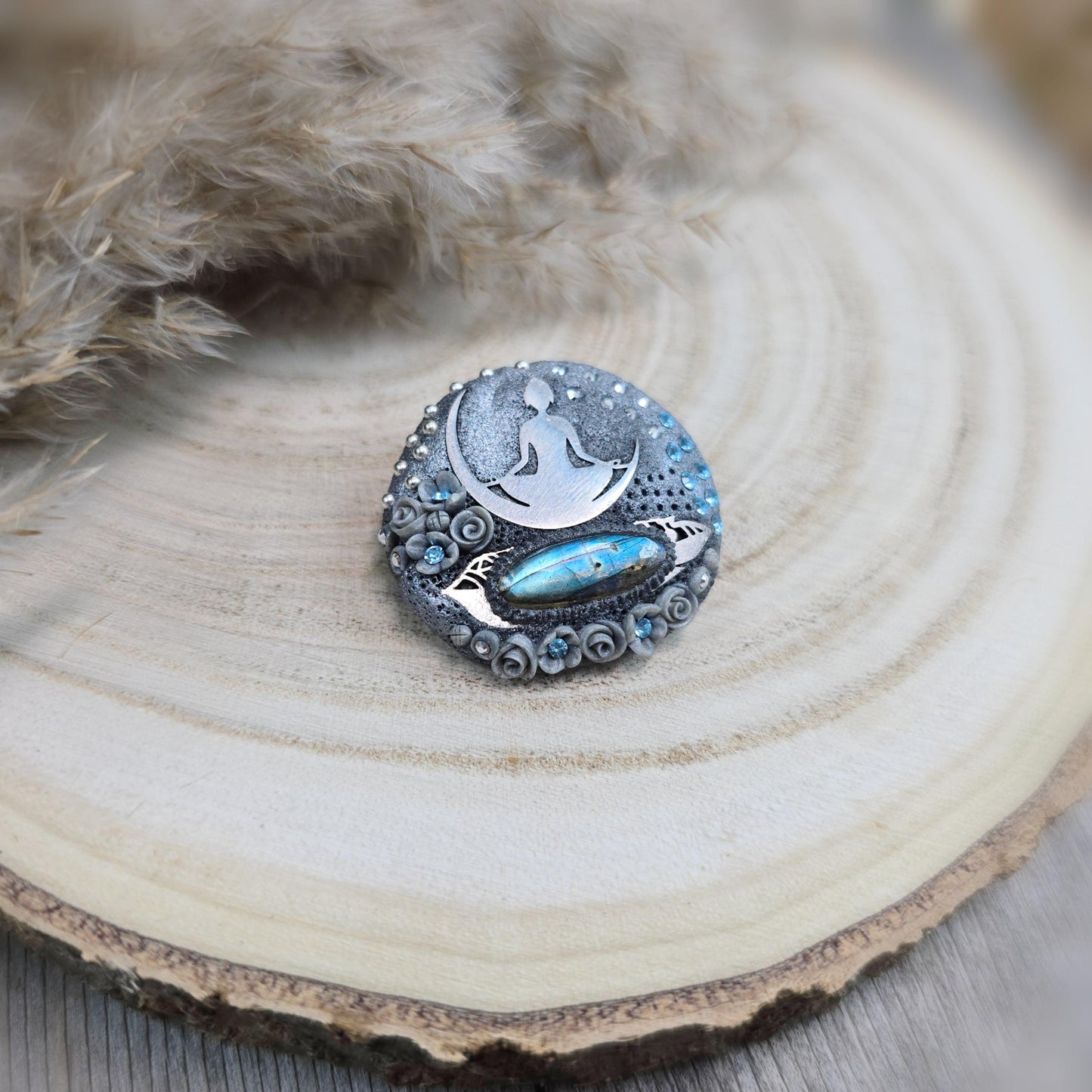 Handmade brooch with labradorite and yoga goddess design, crafted from polymer clay and stainless steel – mystical and spiritual jewelry.