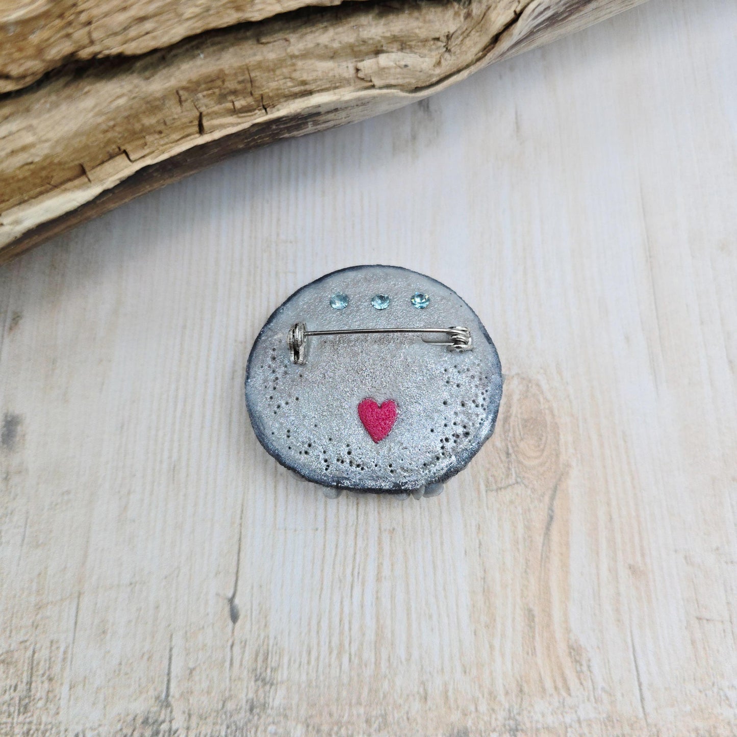 Handmade brooch with labradorite and yoga goddess design, crafted from polymer clay and stainless steel – mystical and spiritual jewelry.