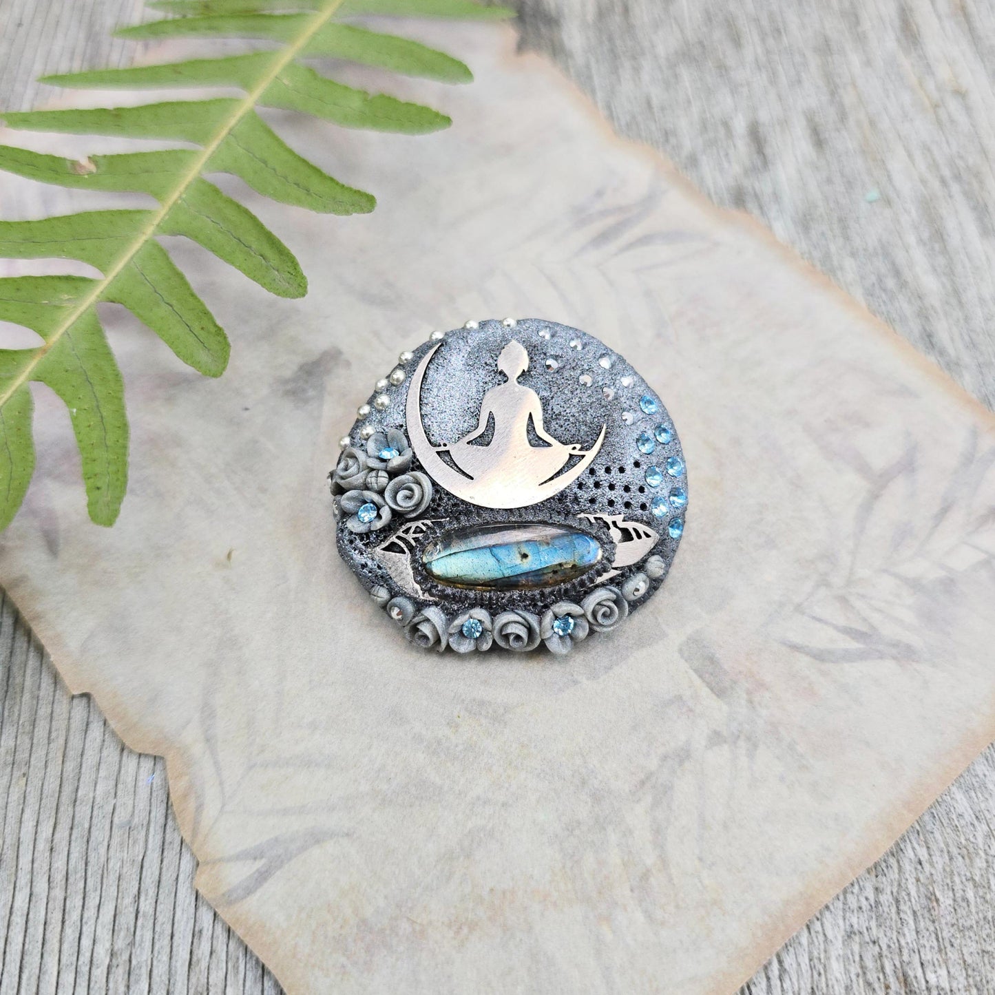 Handmade brooch with labradorite and yoga goddess design, crafted from polymer clay and stainless steel – mystical and spiritual jewelry.