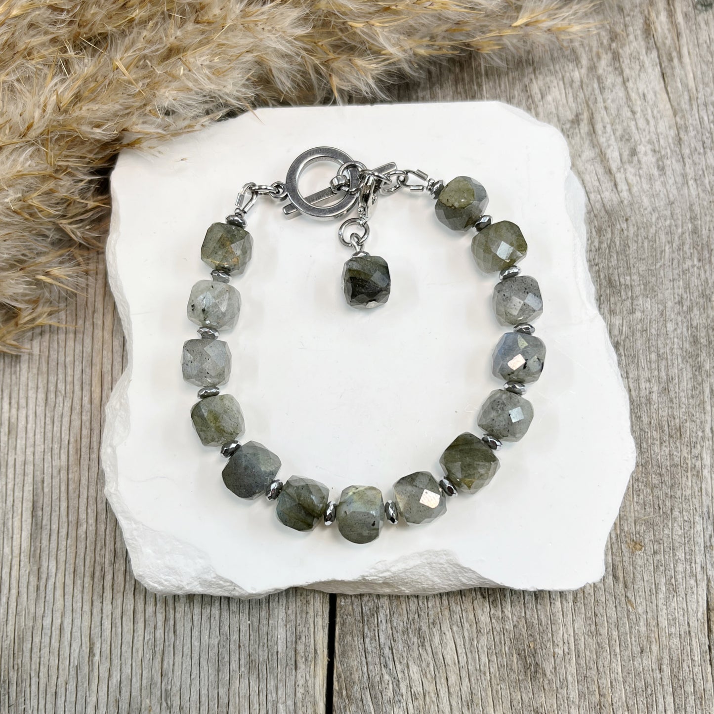 Labradorito apyrankė