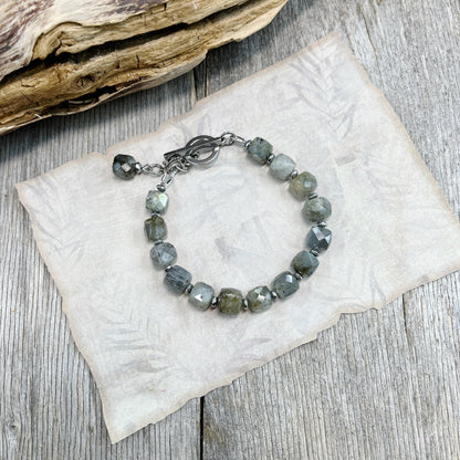 Labradorito apyrankė