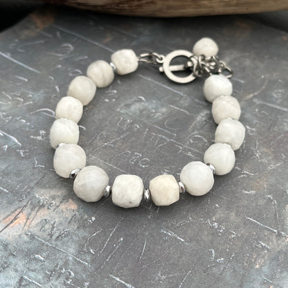 Mėnulio akmens apyrankė