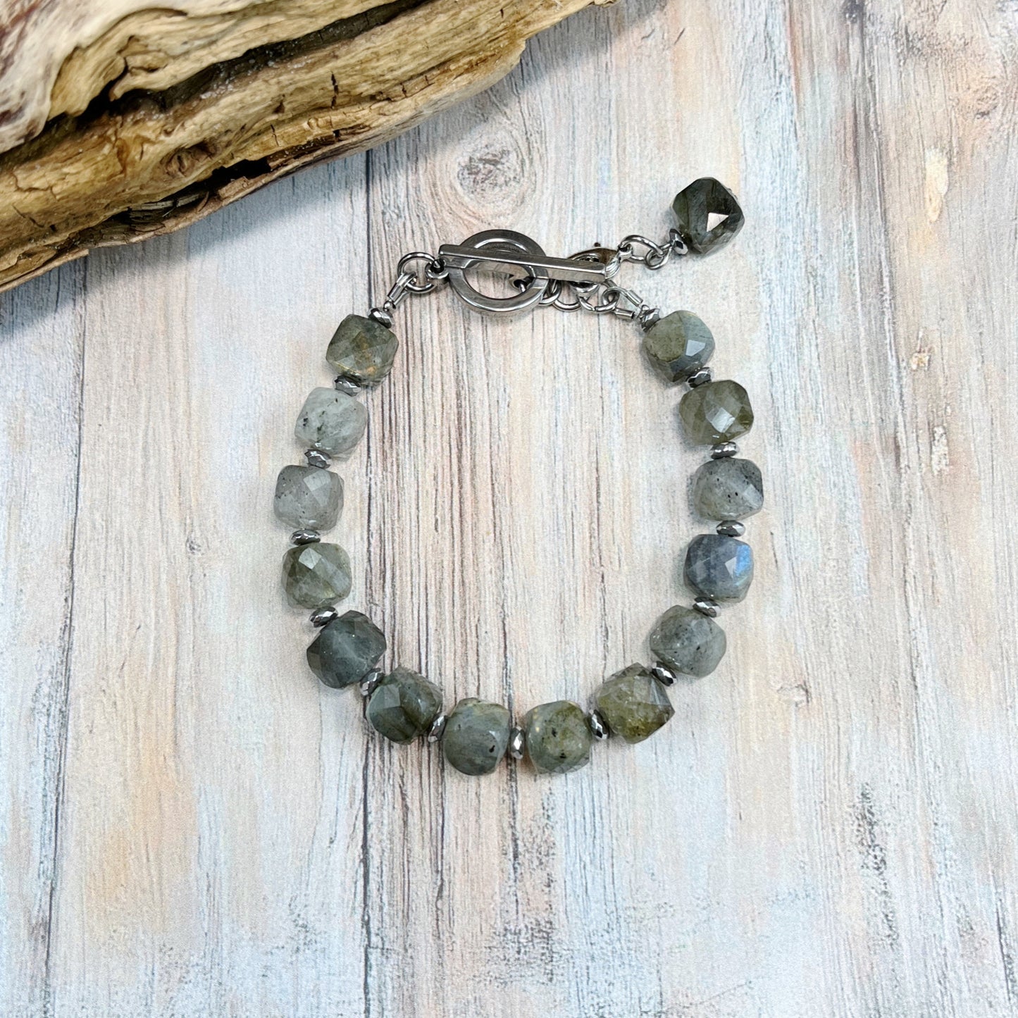 Labradorito apyrankė