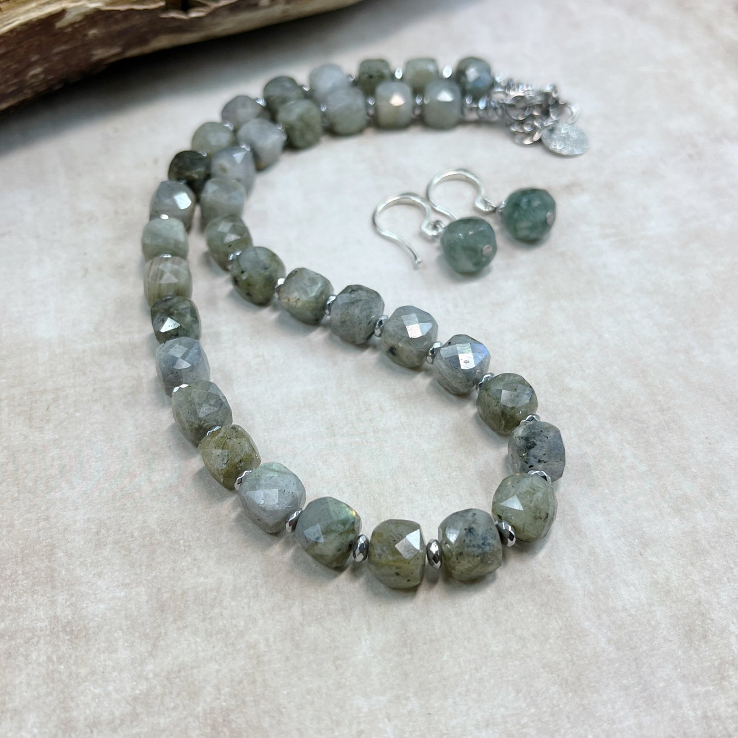 Labradorito komplektas (galima pirkti atskirai)