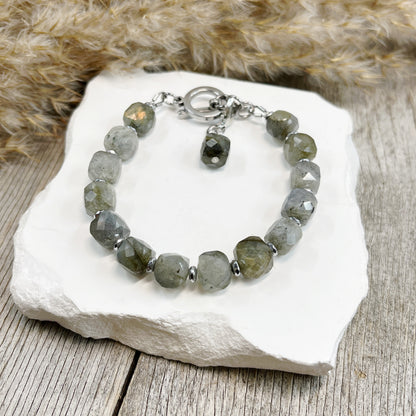 Labradorito apyrankė