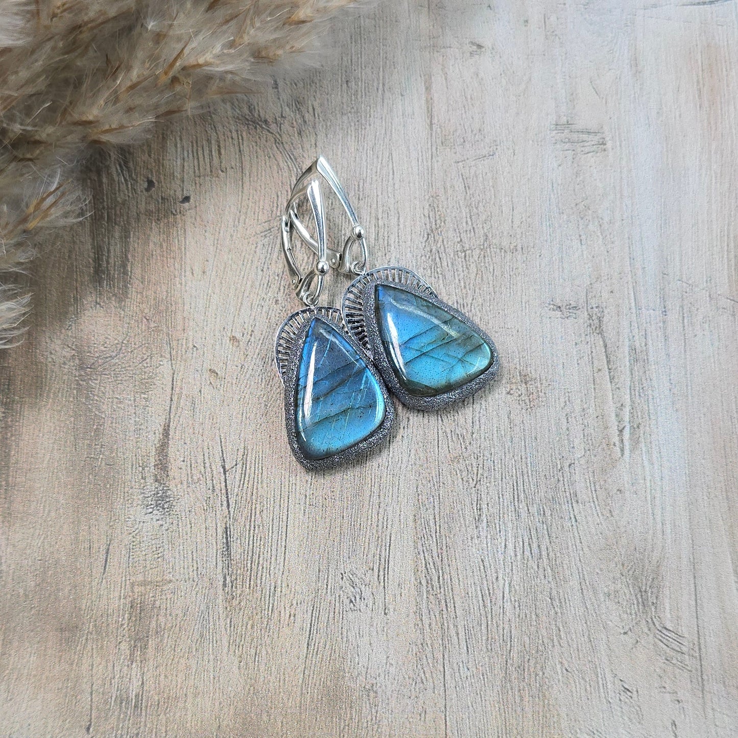 Labradorito auskarai 'Trikampiai'