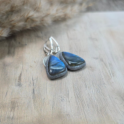 Labradorito auskarai 'Trikampiai'