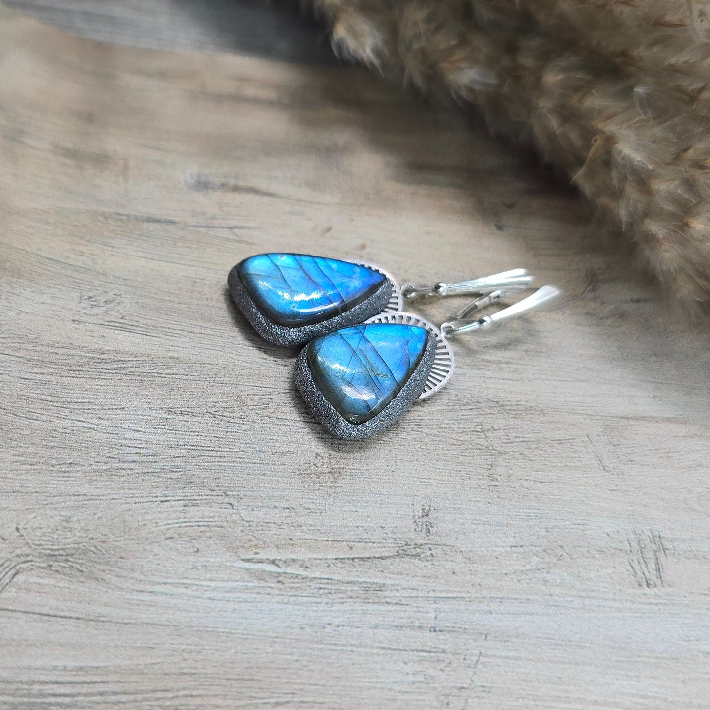 Labradorito auskarai 'Trikampiai'