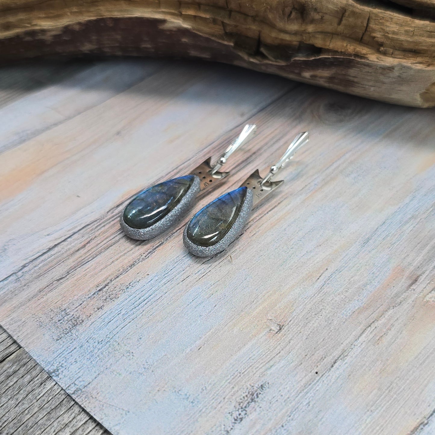 Labradorito auskarai 'Kačiukai'