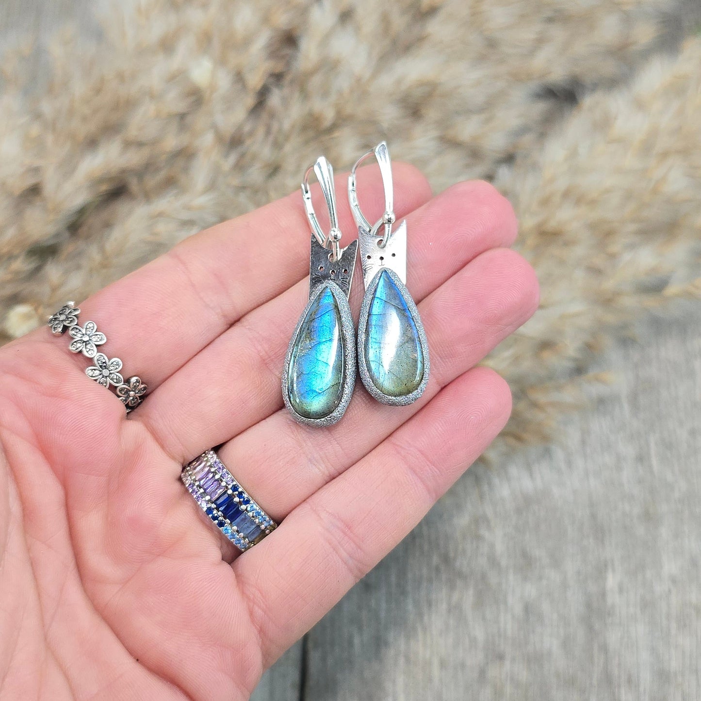 Labradorito auskarai 'Kačiukai'