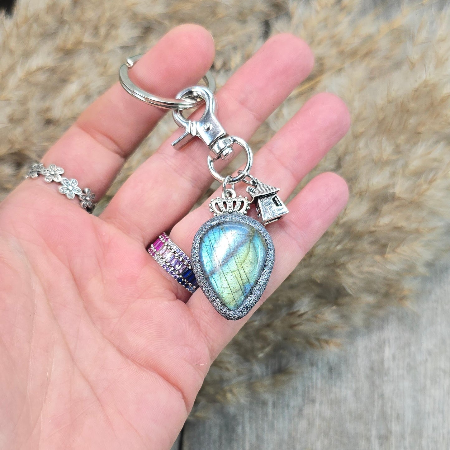 Raktų pakabukas su labradoritu