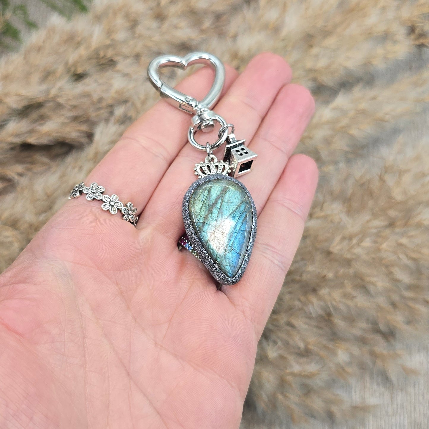 Raktų pakabukas su labradoritu