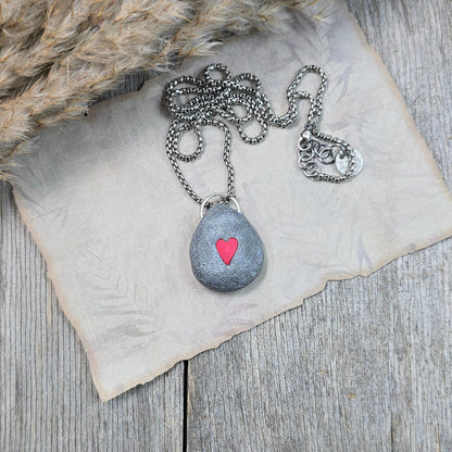 Labradorito pakabukas ant trumpesnės grandinėlės