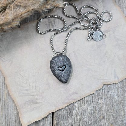 Labradorito pakabukas ant trumpesnės grandinėlės