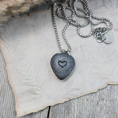 Labradorito pakabukas ant trumpesnės grandinėlės