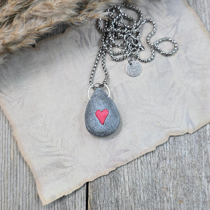 Labradorito pakabukas ant trumpesnės grandinėlės