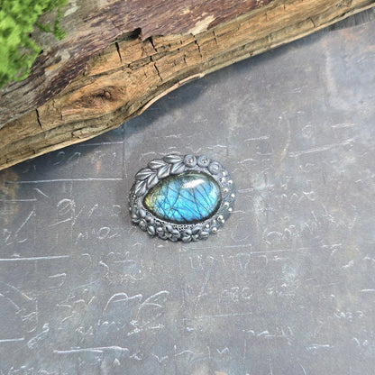 Sagė su labradoritu