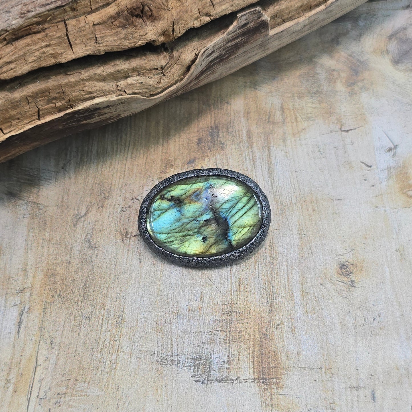 Sagė su labradoritu