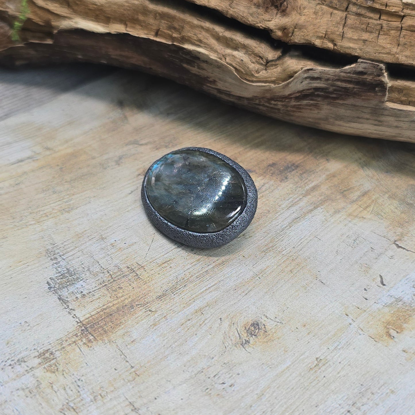 Sagė su labradoritu